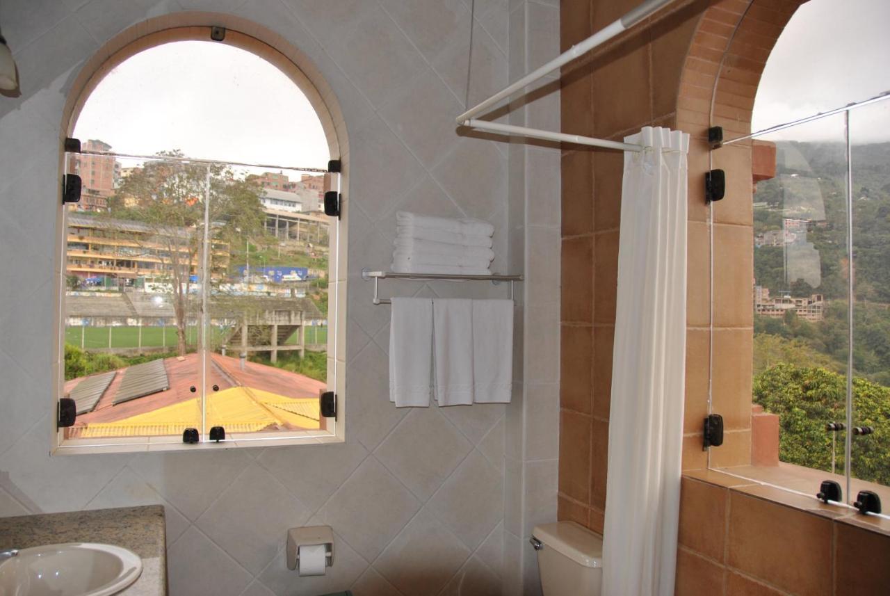 Hotel Gloria Coroico Esterno foto